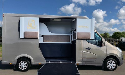 Renault Master Hobusetransportöör